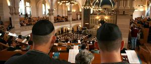 Gottesdienst in der Synagoge in der Rykestraße in Berlin.