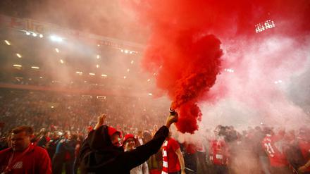 Das wird teuer. Wegen des Abrennens von Pyrotechnik und des Platzsturms muss Union blechen.