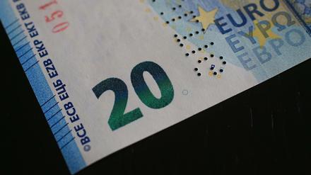 Der Tatverdächtige soll sich 20-Euro-Blüten verschafft haben.