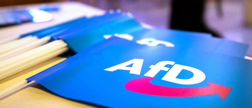 Fähnchen mit dem Logo der AfD