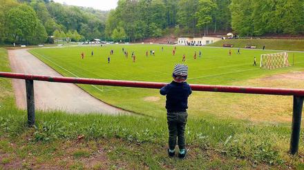 Hopper. Theo bei einer Begegnung der zehnten Liga im Friedrich-Ludwig-Jahn-Stadion in Bad Freienwalde.