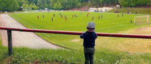 Hopper. Theo bei einer Begegnung der zehnten Liga im Friedrich-Ludwig-Jahn-Stadion in Bad Freienwalde.