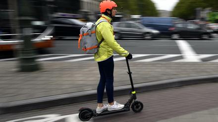 Mehrere Bezirke fordern Regelungen bezüglich der E-Roller-Nutzung. 