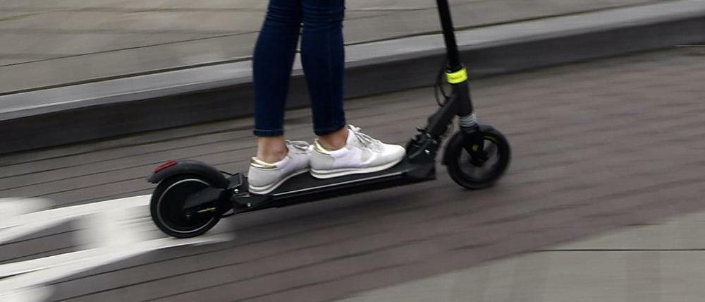 Mehrere Bezirke fordern Regelungen bezüglich der E-Roller-Nutzung.