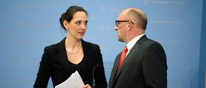  Valerie Holsboer (l.) und Detlef Scheele (r.).
