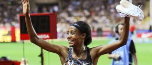 Sifan Hassan jubelt über ihren Weltrekord. 