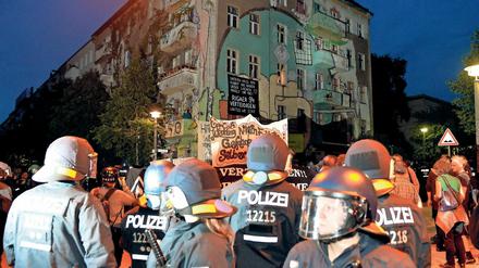 Wie sollte die Berliner Polizei mit Linksextremen umgehen? Anweisung von Polizeipräsidentin Slowik sorgen für Unruhe. 