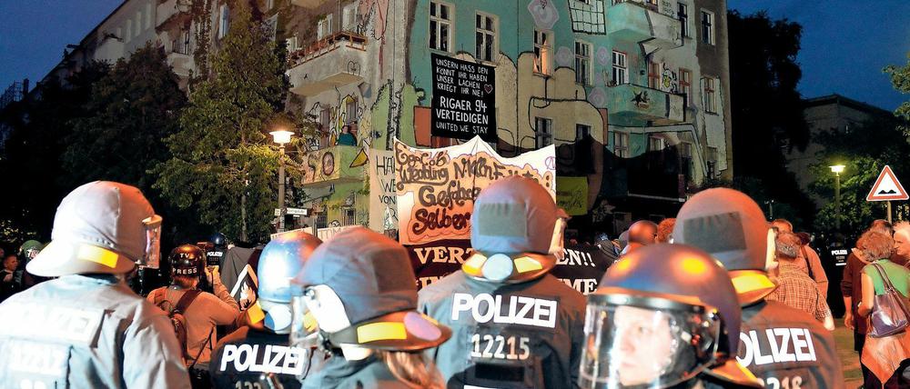 Wie sollte die Berliner Polizei mit Linksextremen umgehen? Anweisung von Polizeipräsidentin Slowik sorgen für Unruhe.