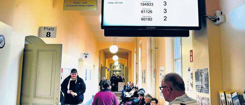 Dass sich in Berlins Verwaltung etwas tun muss, ist fast jedem klar. Über die richtigen Schritte gehen die Meinungen auseinander.