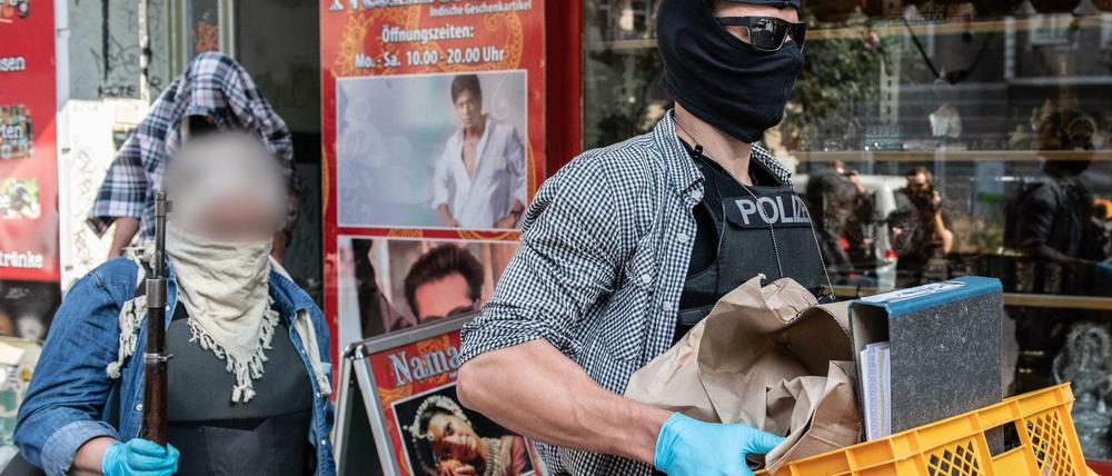  Razzia in einer Wohnung eines Mitglieds einer arabischen Großfamilie. Die Polizei geht schärfer gegen die Clans vor. 