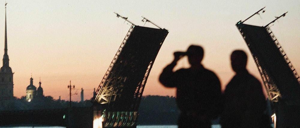 Schauspiel des fernen Nordens. Die Weiße Nacht ist im russischen Sankt Petersburg ein Jahreshighlight, Aufnahme von 1999.