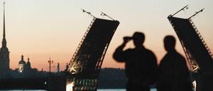 Schauspiel des fernen Nordens. Die Weiße Nacht ist im russischen Sankt Petersburg ein Jahreshighlight, Aufnahme von 1999.