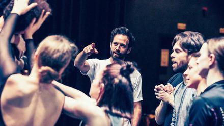 Wir-Gefühl. Benjamin Millepied bei einer Probe zu seinem Bach-Programm in Antwerpen. Seit 2012 ist der 1977 geborene Franzose mit Natalie Portman verheiratet.