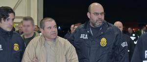 Drogenboss Joaquin "El Chapo" Guzman bei seiner Überstellung in die USA. 