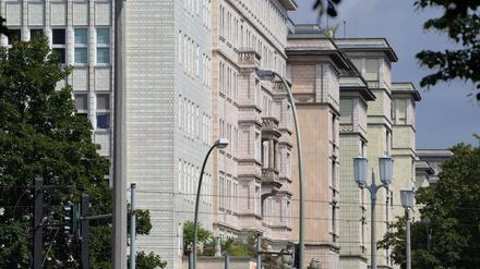Teures Gut: Mehr als 200 Millionen Euro dürfte die landeseigene Gewobag für den Ankauf von 670 Wohnungen in der Karl-Marx-Allee zahlen müssen.