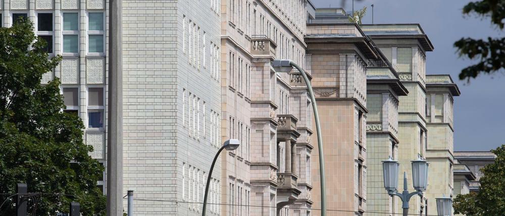 Teures Gut: Mehr als 200 Millionen Euro dürfte die landeseigene Gewobag für den Ankauf von 670 Wohnungen in der Karl-Marx-Allee zahlen müssen.