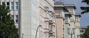 Teures Gut: Mehr als 200 Millionen Euro dürfte die landeseigene Gewobag für den Ankauf von 670 Wohnungen in der Karl-Marx-Allee zahlen müssen.