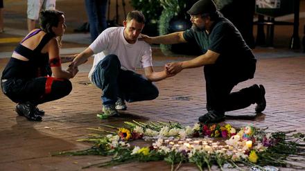 Menschen trauern am Tatort in Charlottesville. (Archivbild 2017)