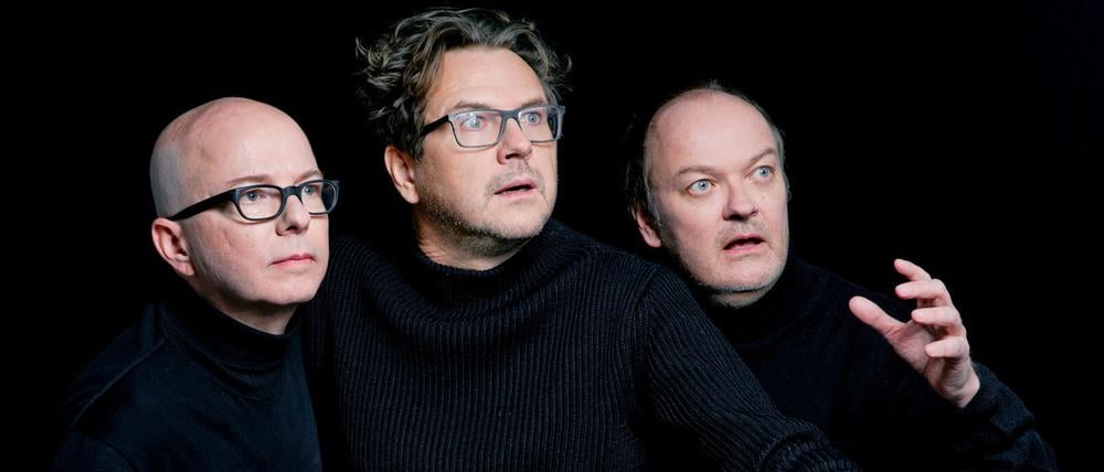 Im Angesicht des „Feurigen Auges“: Justus Jonas (Oliver Rohrbeck, links), Bob Andrews (Andreas Fröhlich, Mitte) und Peter Shaw (Jens Wawrczeck).