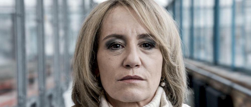 Gegen alle Widerstände: Ärztin Annebärbel (Ulrike Krumbiegel) greift wieder zu den Schlittschuhen.