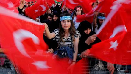 Selbstbild. Viele Türken sind mit Präsident Erdogan überzeugt davon, dass es um die Partnerschaft mit dem Westen nicht mehr gut bestellt ist.