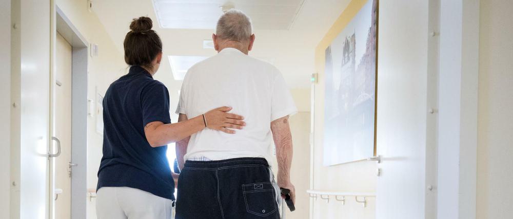 In der Pflege herrscht Fachkräftemangel. Das Einwanderungsgesetz soll Abhilfe schaffen.
