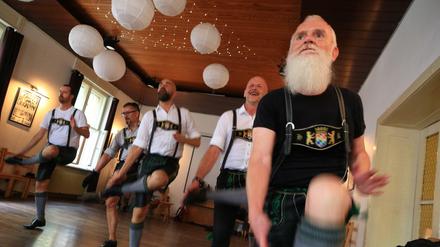 Die Querplattler lassen es bei der Probe krachen, damit der Auftritt beim Stadtfest auf jeden Fall perfekt wird.