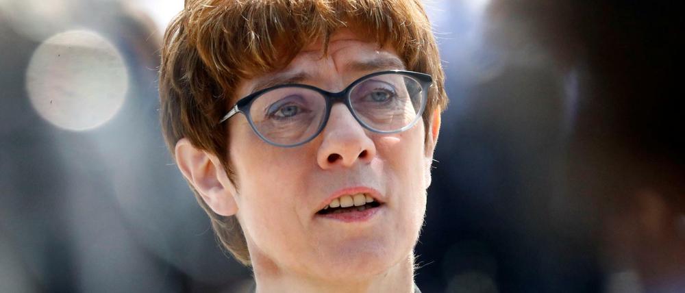 Sitzt künftig mit Angela Merkel am Kabinettstisch: CDU-Chefin und Verteidigungsministerin Annegret Kramp-Karrenbauer
