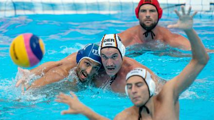 Harter Kampf. Der Deutsche Julian Real duelliert sich mit dem Italiener Matteo Aicardi.