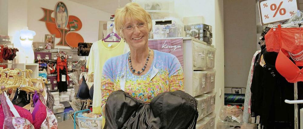 Schwarz geht immer. Antje Fröhlich übernahm „Korsett Engelke“ in Charlottenburg von ihrer Mutter. Jetzt gibt sie den Laden auf.