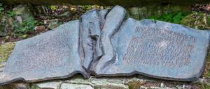 Am "Führerhauptquartier Wolfsschanze" in Gierloz bei Rastenburg (Polen) erinnert eine Gedenktafel an das missglückte Hitler-Attentat vom 20. Juli 1944 (Archivfoto). 