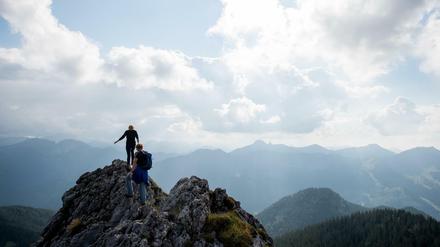 Symbolfoto: Viele Wanderer sind in den Sommermonaten in den Alpen unterwegs.