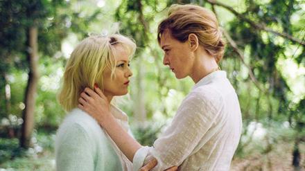 Regisseurin Anne (Vanessa Paradis, links) mit Cutterin Loïs (Kate Moran), die ihre Ex-Geliebte ist.