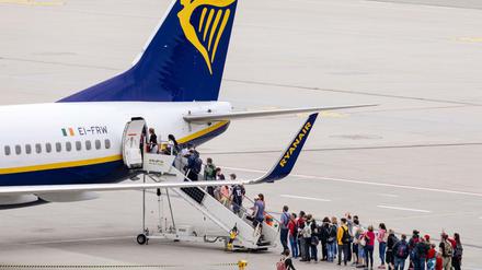 Billig-Flieger wie Ryanair ermöglichen besonders günstige Flugreisen.