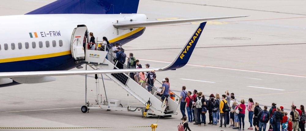 Billig-Flieger wie Ryanair ermöglichen besonders günstige Flugreisen.