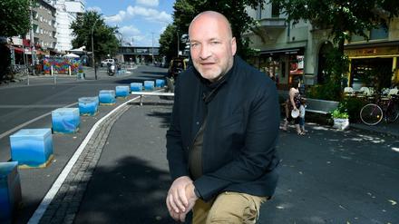 Die Begegnungszone Maaßenstraße findet Kram hässlich, aber wirkungsvoll. Wer hier nicht sitzen mag: Im Kiez gibt es viele Bars.