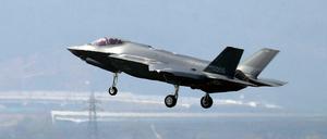 Die USA machen Ernst und werfen die Türkei wegen des Kaufs eines russischen Raketenabwehrsystems aus dem F-35- Kampfjet-Programm.