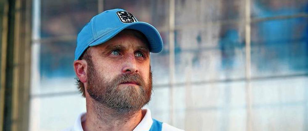 Turbulent wie immer. Trainer Daniel Bierofka eröffnet heute mit 1860 gegen Münster die neue Saison. Die verspricht nicht nur auf dem Platz Spannung. 
