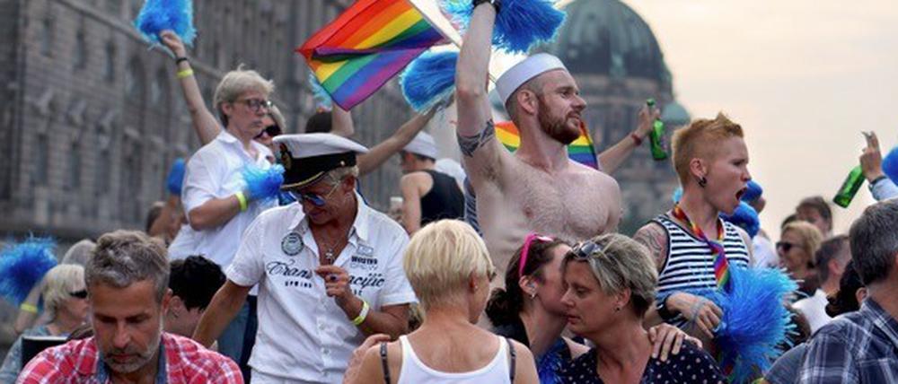 Der CSD auf der Spree 2018.