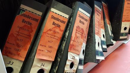 Fast schon mit Sammlerwert: Akten von 1957 im Bezirksamt Neukölln. 