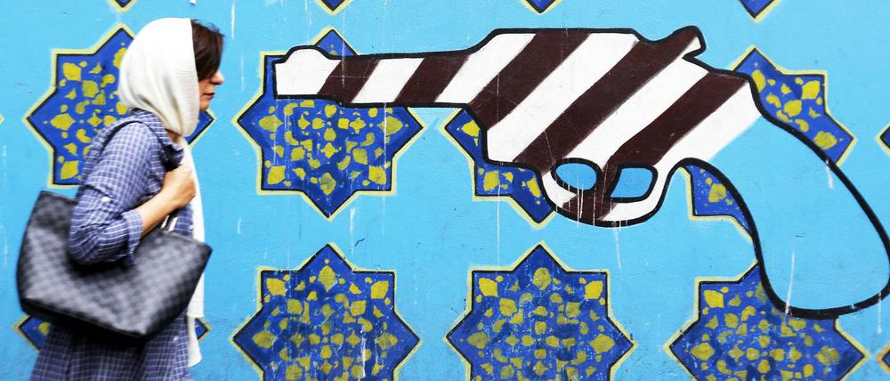 Amerika, der Feind. Viele Iraner sind auf die USA schlecht zu sprechen. Denn sie leiden unter den US- Sanktionen.
