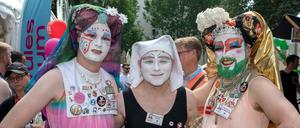 Nicht so schüchtern. In Schöneberg wird an diesem Wochenende regenbogenbunt gefeiert.