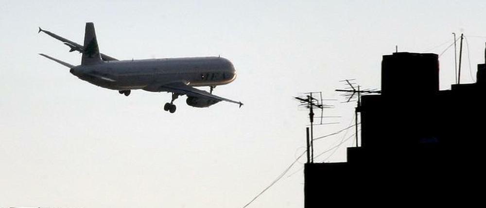 Flugzeug über Beirut. Auf dem Flughafen der libanesischen Hauptstadt landete am 10. Juli auch eine Maschine aus Berlin.