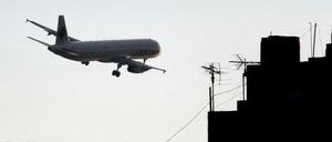 Flugzeug über Beirut. Auf dem Flughafen der libanesischen Hauptstadt landete am 10. Juli auch eine Maschine aus Berlin.