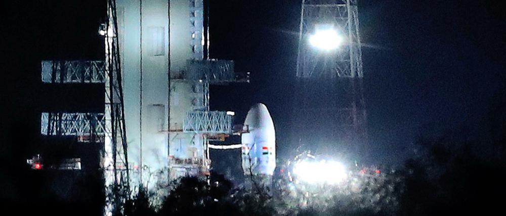 Die unbemannte Raumsonde "Chandrayaan-2" steht nach dem abgesagten Start auf der Satellitenstartrampe MkIII in Indien.