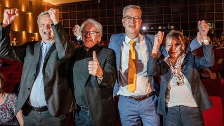 Die Direktoren der TU, der Charité, FU und die Direktorin der HU freuen sich in Bonn über die Entscheidung der Exzellenzkommission.