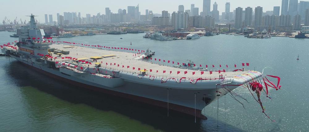 Chinas selbst entwickelter Flugzeugträger im chinesischen Dalian. 