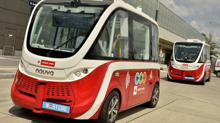 Autonome E-Busse auf einer Teststrecke in Wien. 