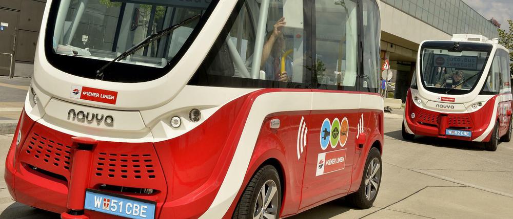 Autonome E-Busse auf einer Teststrecke in Wien. 