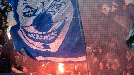 Ausschreitungen in Dortmund. Beim Auswärtsspiel gab es einen heftigen Konflikt zwischen Hertha-Fans und Polizeikräften.